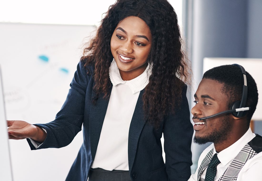 A supervisor coaching a customer service agent
